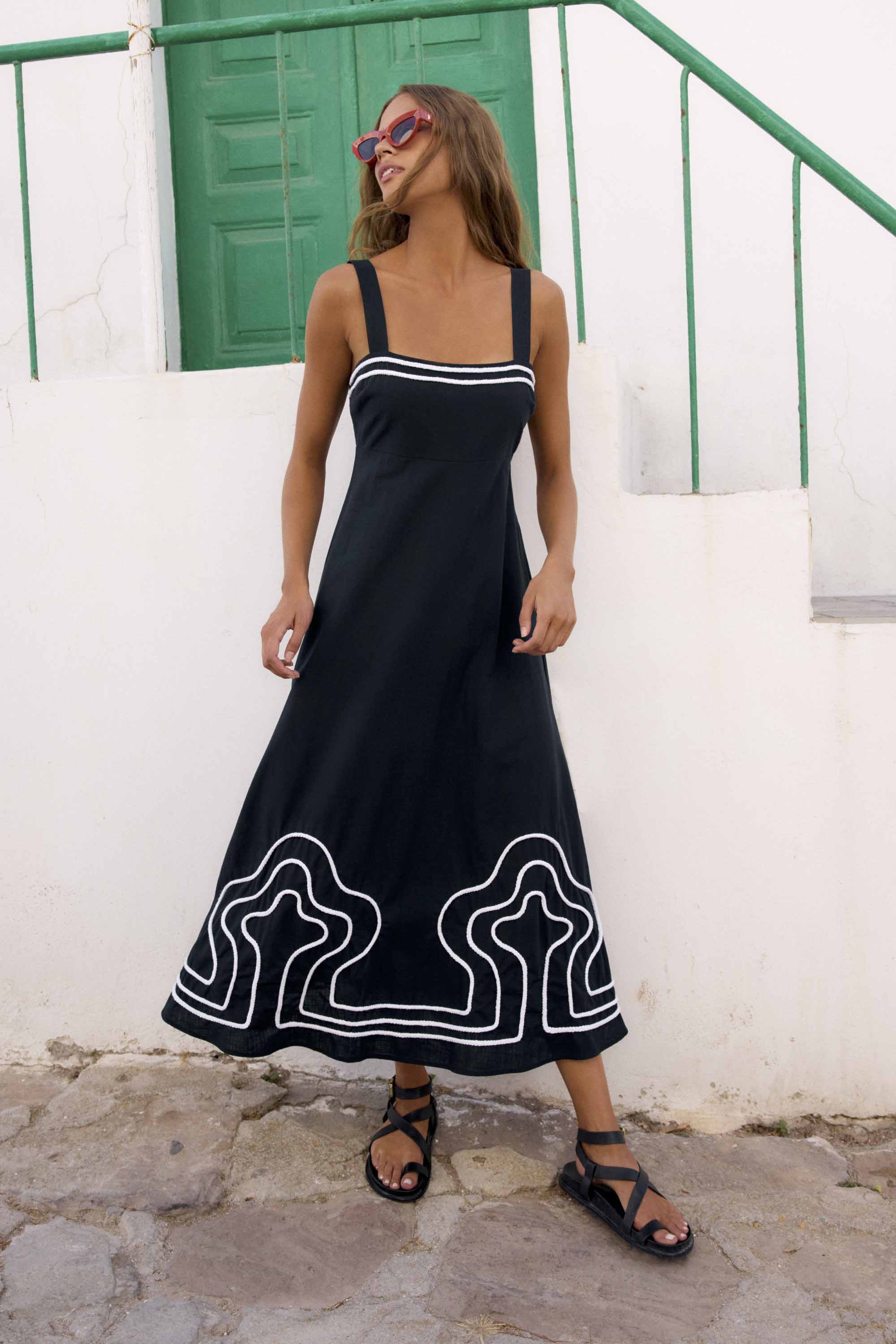 Iris Dress In Nero - Image 2
